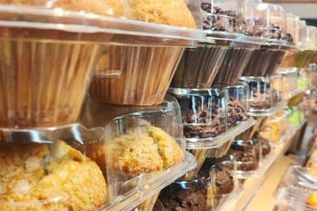 muffins in grocery store on shelves